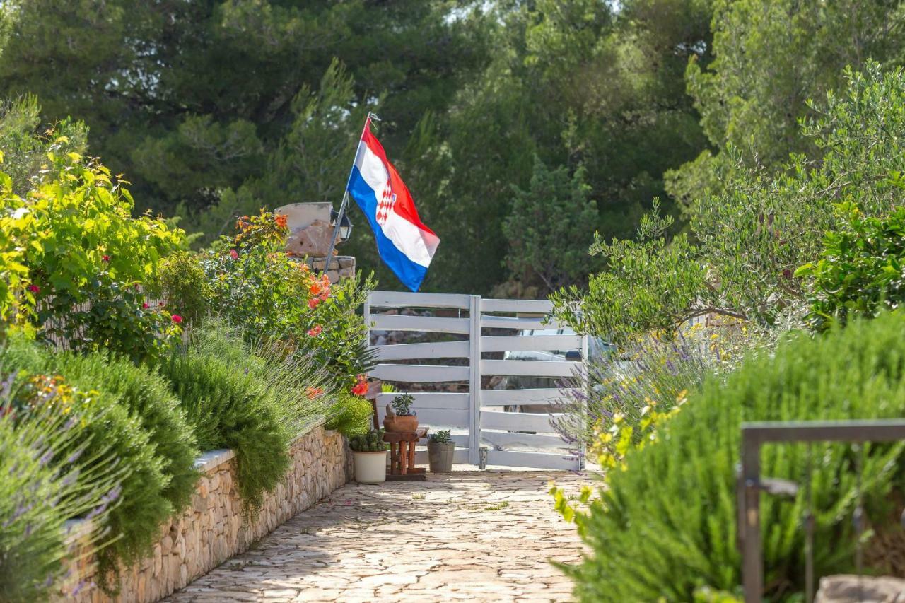 Dalmatinska Kuca Milna (Brac)